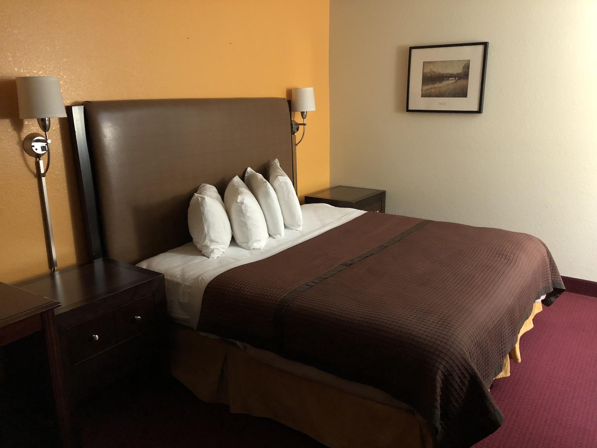 Magnuson Hotel Fort Wayne North - Coliseum Экстерьер фото