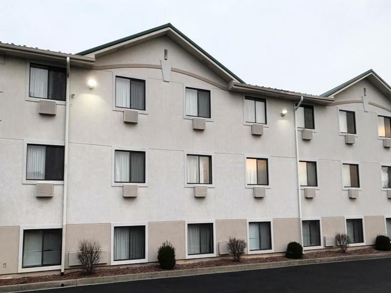 Magnuson Hotel Fort Wayne North - Coliseum Экстерьер фото